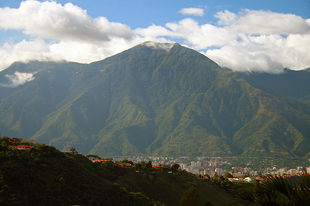 Conquistando el Pico Naiguatá: recorriendo el Ávila. Conquistando el Pico Naiguatá: recorriendo el Ávila.