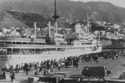 Barco de inmigrantes siglo XX