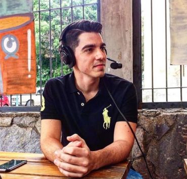 Anthony Abellás es un periodista deportivo fanático del fútbol y apasionado por Caracas