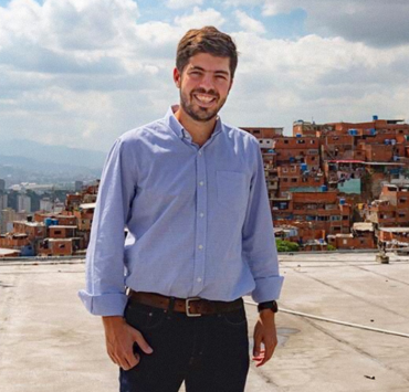 Andrés Schloeter, vocación por el servicio público