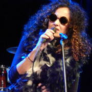 Biella Da Costa, la vocalista de jazz, rock, blues y música latina