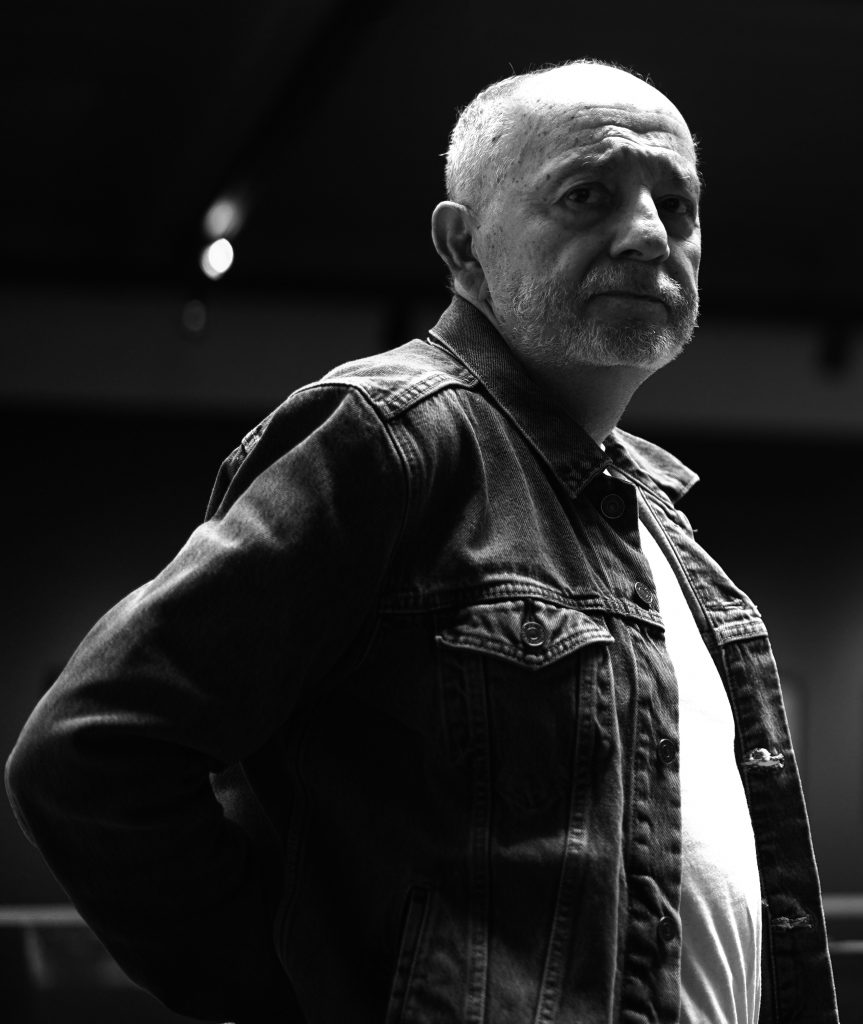 Edgar Sanchéz presenta su trabajo más reciente con la muestra "El otro rostro" en la Galería Freites