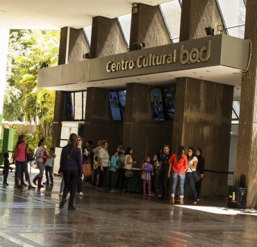 Con Teatro y Música