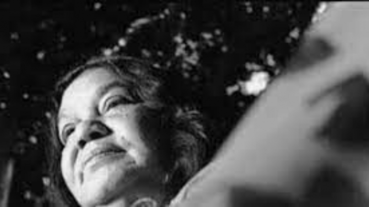 Escritora y poeta. Desarrolló una tendencia feminista y contestataria, inspirada en el espíritu de los años 60´s. Ella ha sido inspiración para muchas mujeres que se ven reflejadas en su forma de pensar. Lydda Franco Farías y su poesía beligerante.