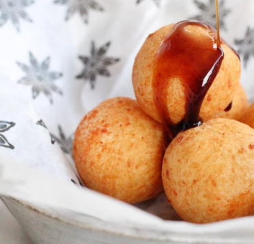 Los buñuelos de yuca, tradición de la dulcería venezolana