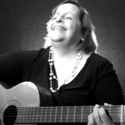 La cantante Nachy Acevedo, calidad vocal y superación