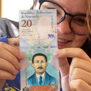 Rubby Cobain, conocida como "la chama de los billetes"