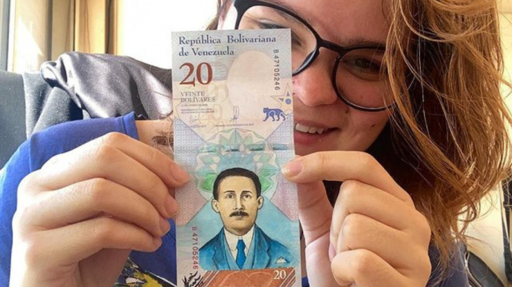 Rubby Cobain, conocida como "la chama de los billetes"